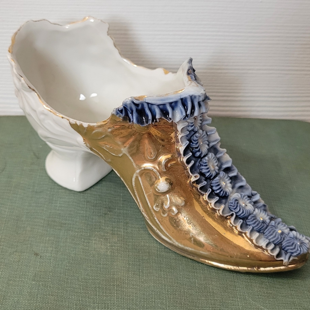 Elegant Gold and Blue Women's Shoe Decor